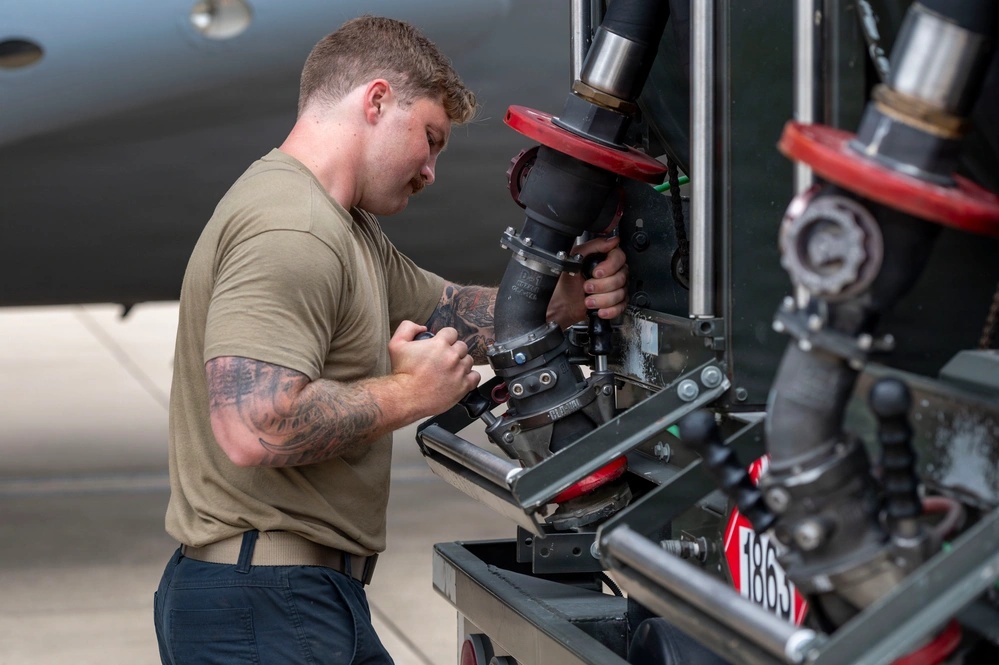 DVIDS - Images - 167th Members Service a C-17 Globemaster III [Image 4 ...