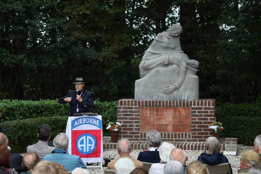 DVIDS - Images - Unveiling Triangle of Tribute [Image 8 of 19]