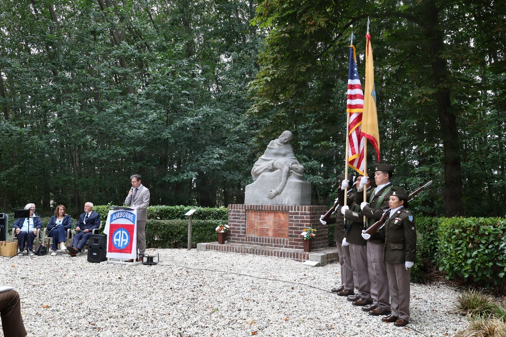 DVIDS - Images - Unveiling Triangle of Tribute [Image 9 of 19]