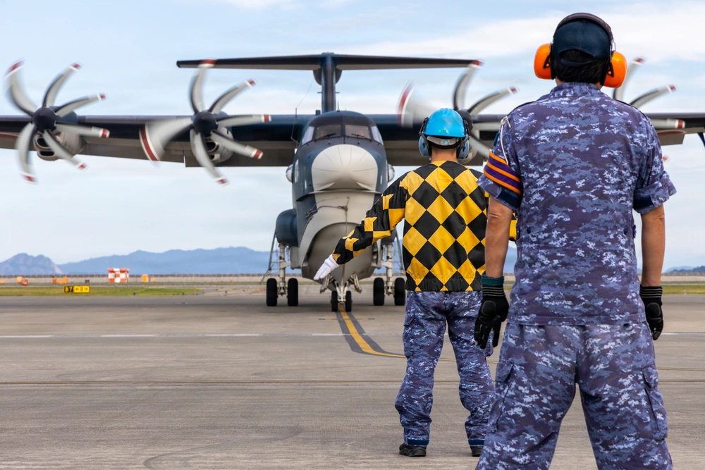 DVIDS - Images - 1st MAW CG tours US-2 at MCAS Iwakuni [Image 5 of 7]