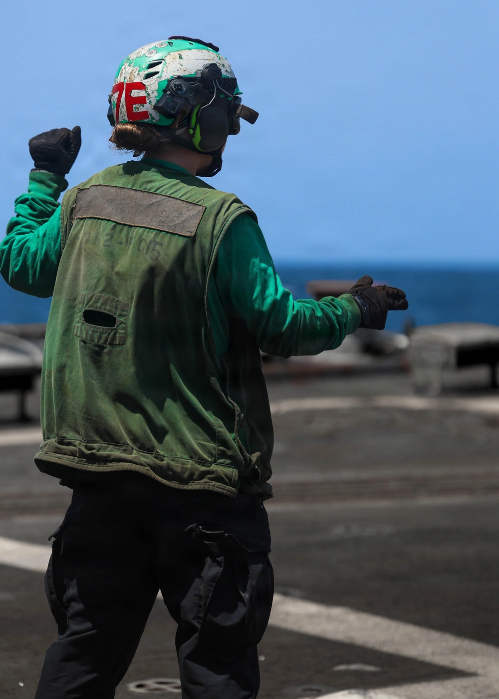 DVIDS - Images - Flight Operations Aboard USS Mason (DDG 87) [Image 1 of 5]