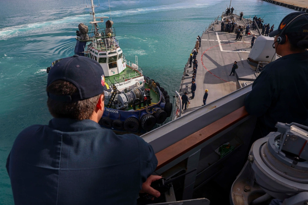 DVIDS - Images - USS Oscar Austin departs Cyprus [Image 3 of 9]