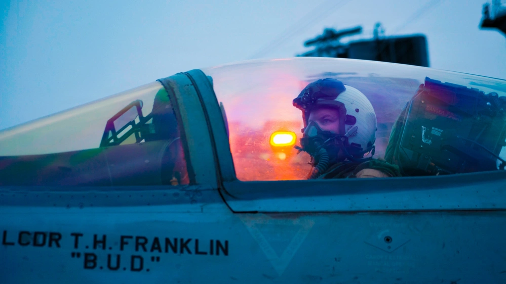 DVIDS - Images - Evening Flight Operations Onboard USS Carl Vinson (CVN ...
