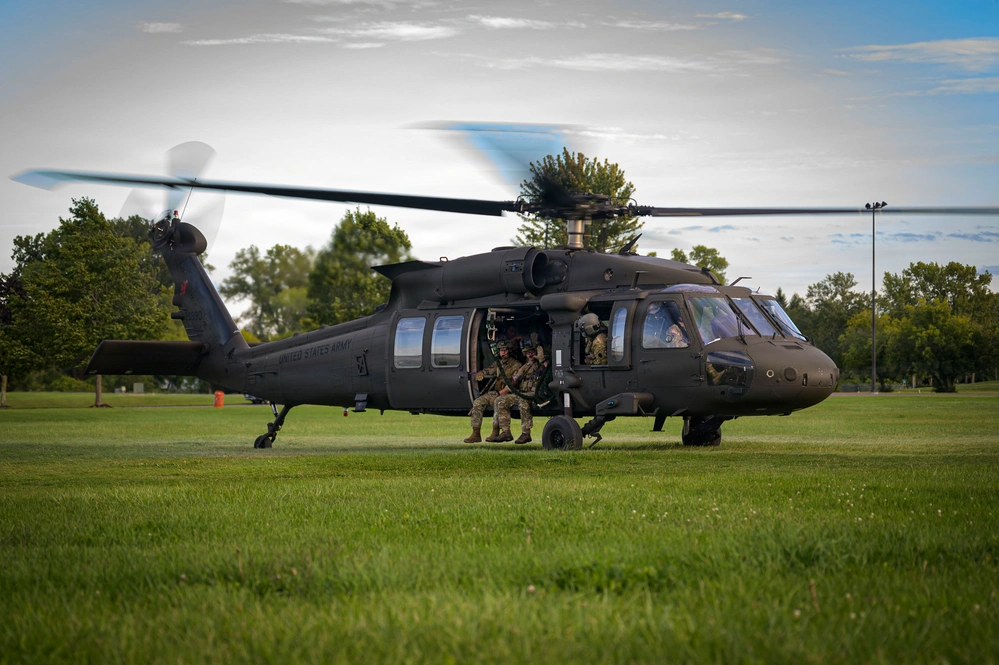 DVIDS - Images - TACPs Use Hand Signals During Helicopter Training ...