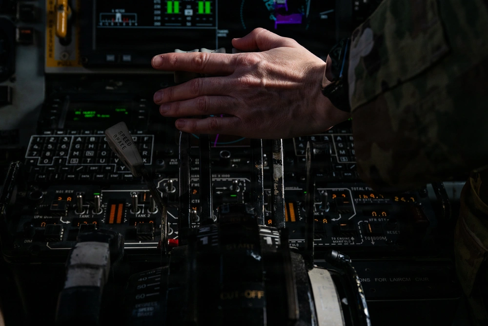 DVIDS - Images - KC-135 refuels F-16s for theater security [Image 1 of 11]